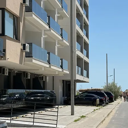 Sea View Luxury Retreat - Private Parking Apartman