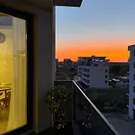 Sea View Luxury Retreat - Private Parking Apartment
