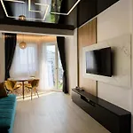 Sea View Luxury Retreat - Private Parking Apartment Navodari