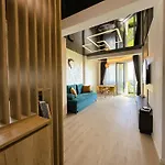 Sea View Luxury Retreat - Private Parking Apartment *