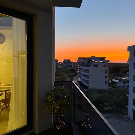 Sea View Luxury Retreat - Private Parking Apartament