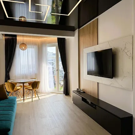 Sea View Luxury Retreat - Private Parking דירה Năvodari